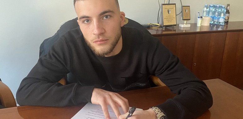 Strahinja Borisavljević potpisao profesionalni ugovor sa Čukaričkim-StrahinjaBorisavljević-
